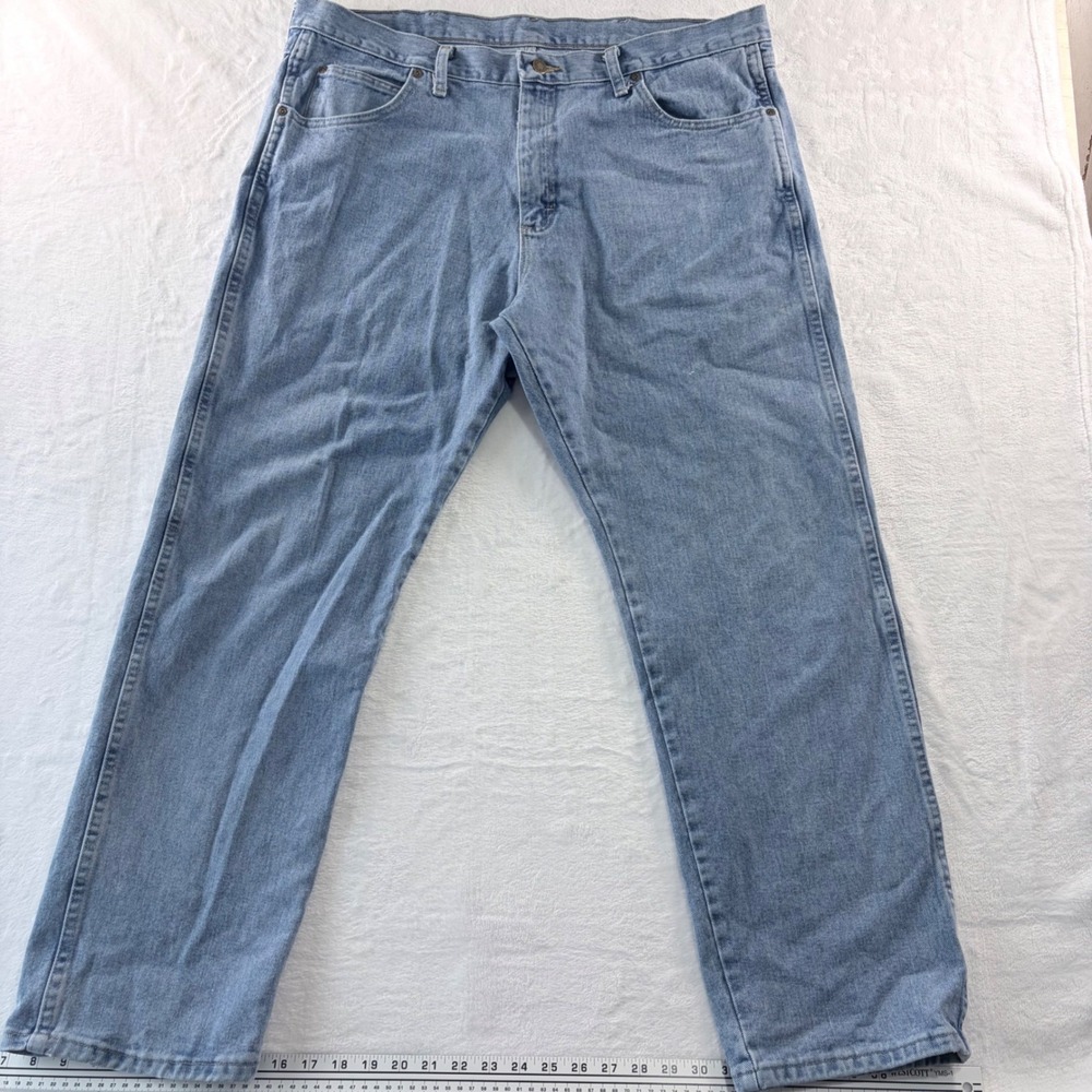 Wrangler Jeans Rugged Wear Light Wash Blue Denim 5-Pocket 38 X 30